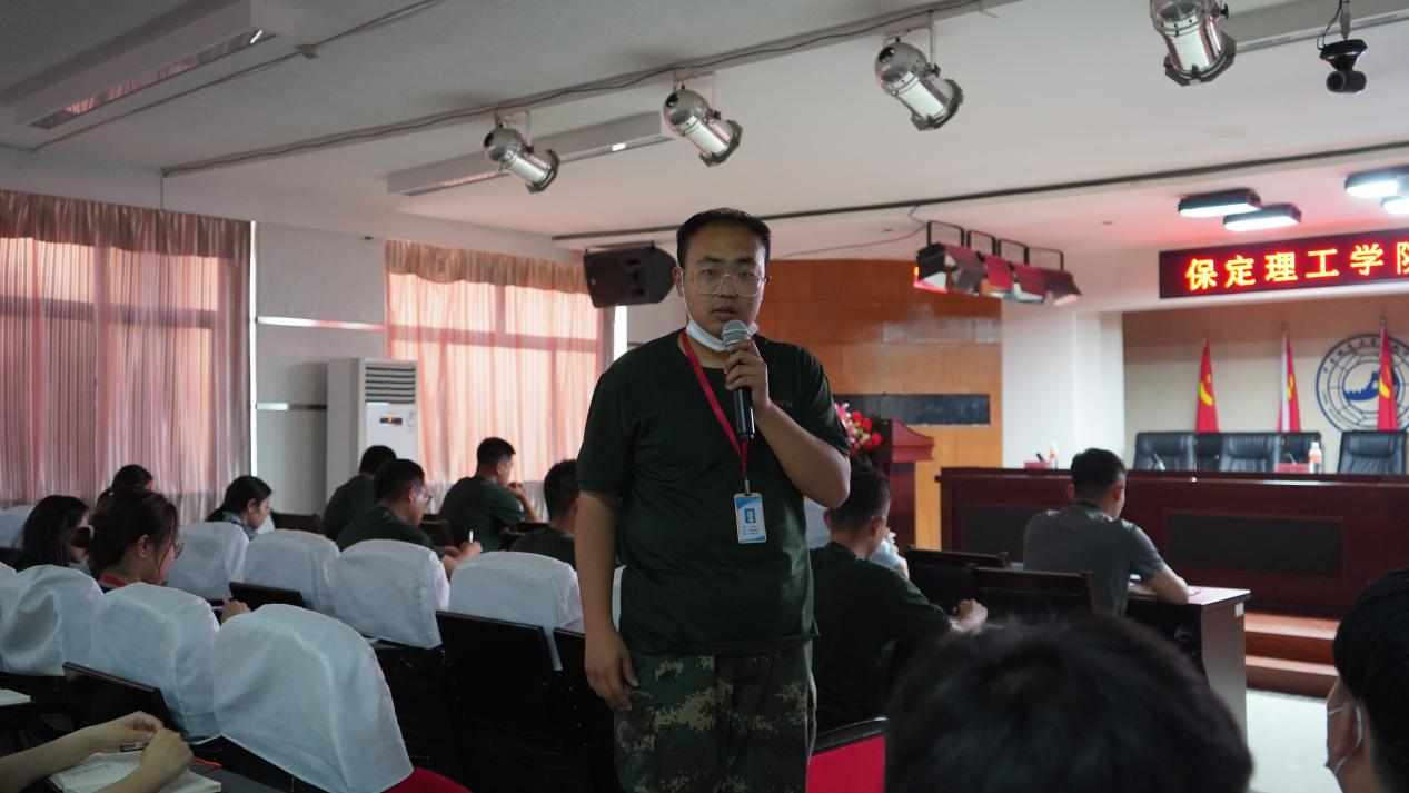 太阳成集团tyc33455cc召开学期末学生工作例会