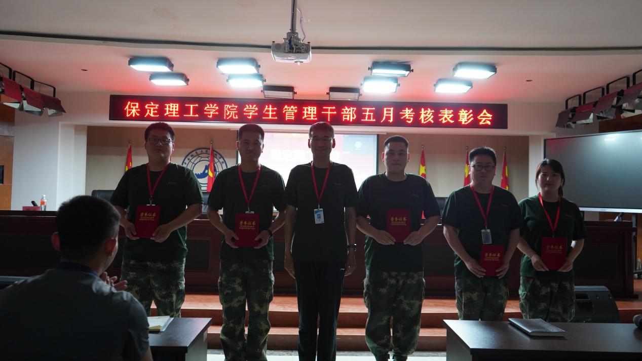 太阳成集团tyc33455cc召开学期末学生工作例会