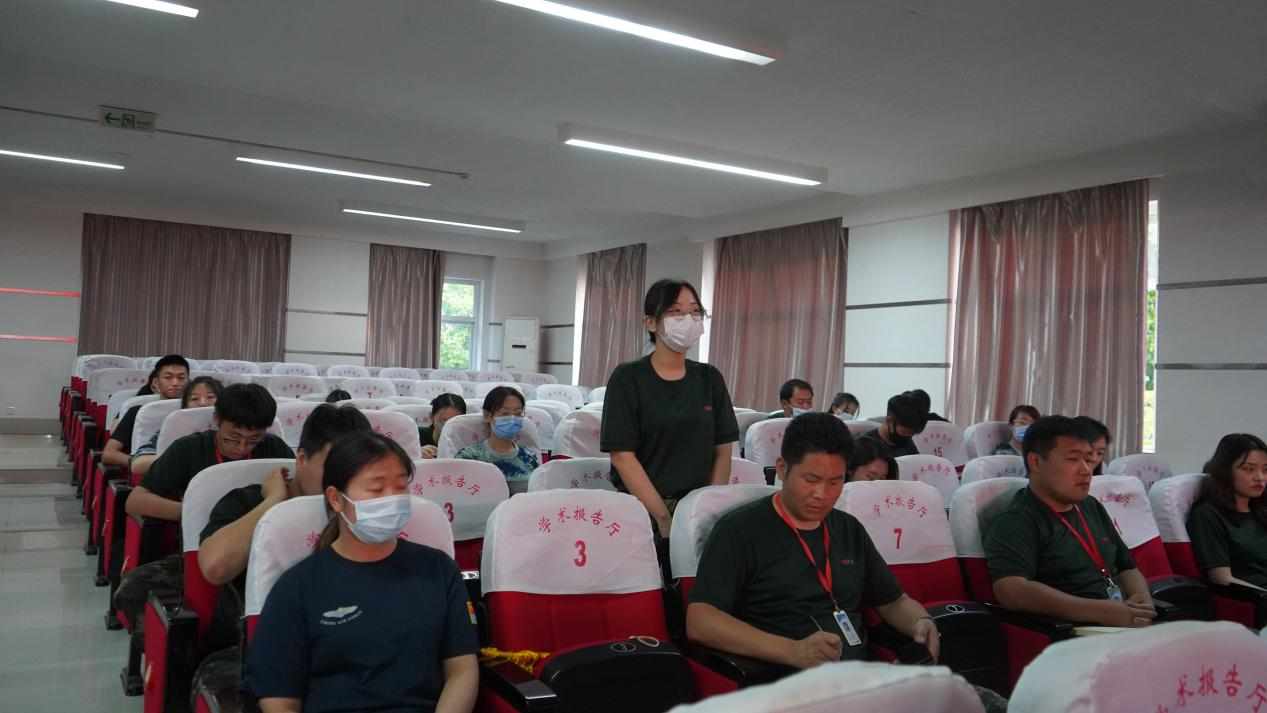太阳成集团tyc33455cc召开学期末学生工作例会