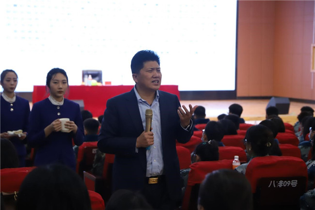 珍爱生命创未来——董事长周虎震为太阳成师生作报告