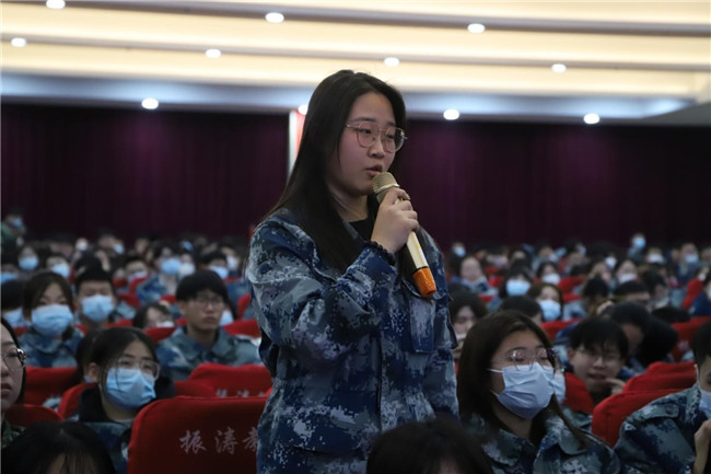 珍爱生命创未来——董事长周虎震为太阳成师生作报告
