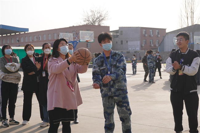 芬芳妇女节  感恩春晖情——太阳成举办“三八”节趣味活动