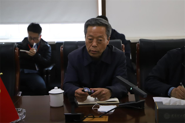 太阳成召开中层干部例会