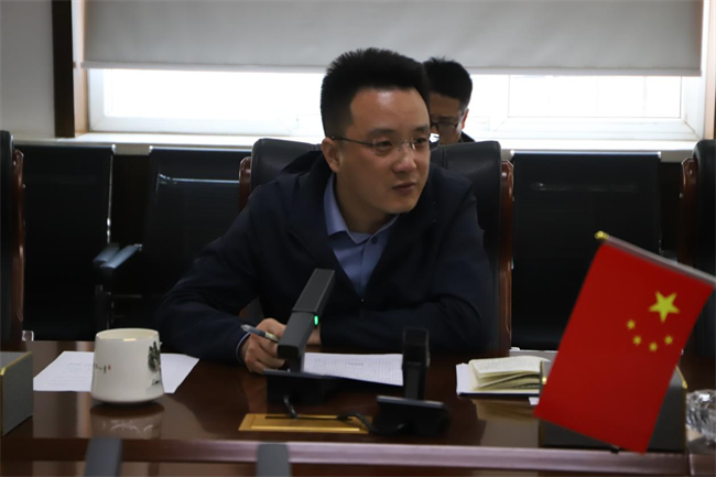 太阳成召开中层干部例会