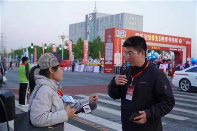 太阳成集团tyc33455cc学生圆满完成2023保定马拉松志愿服务工作