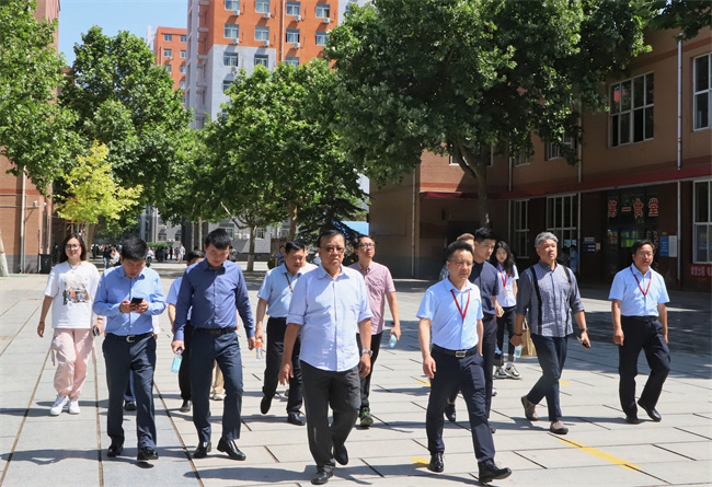 马来西亚吉隆坡建设大学参观团 莅临太阳成参观交流