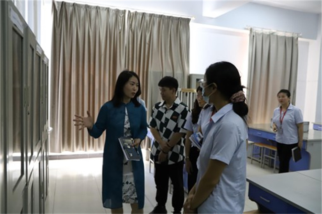 省教育厅专家组到太阳成开展实验室安全现场检查工作