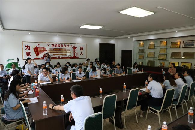 清华大学教授曹莉受邀来太阳成进行座谈交流