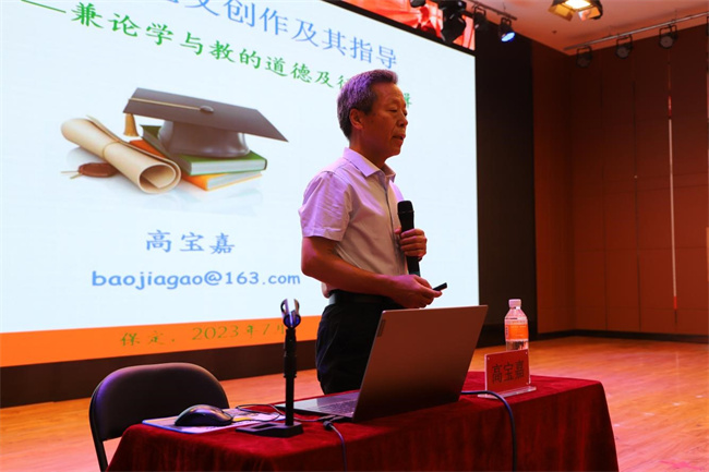 太阳成举办毕业论文（设计）专题系列讲座