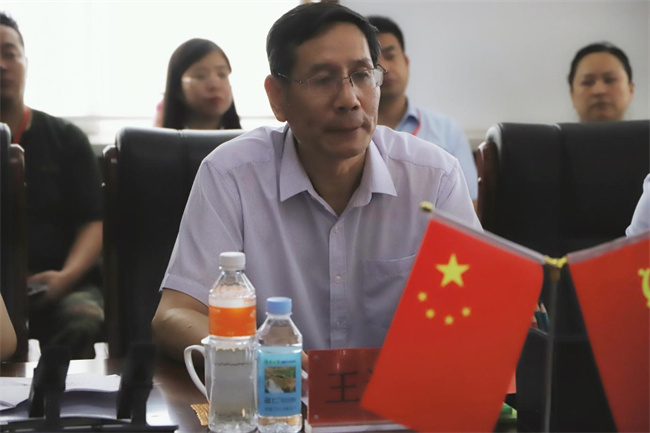 太阳成召开党委书记送任会