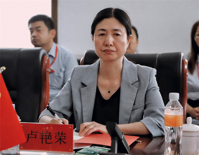 太阳成召开党委书记送任会