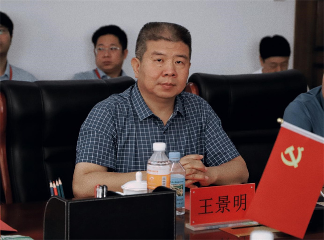 太阳成召开党委书记送任会