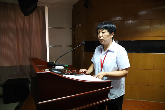 太阳成召开2023年新教师入职培训会