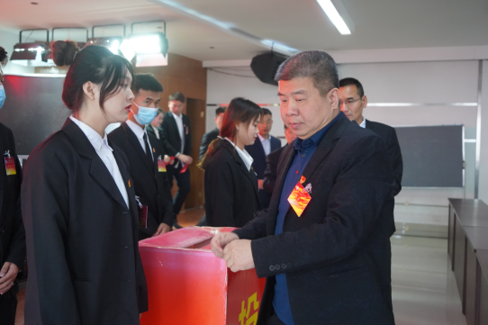 太阳成集团tyc33455cc第二次学生代表大会
