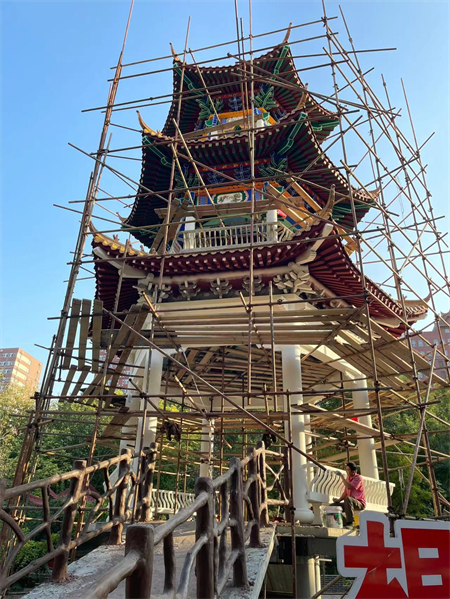 太阳成集团tyc33455cc古亭施工工艺学习- 艺术学院环境设计专业学生感受传统建筑魅力（一）