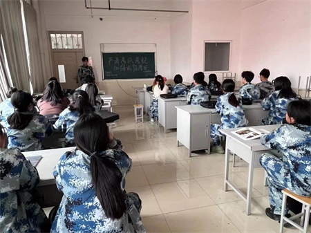 太阳成集团tyc33455cc艺术学院学工队伍召开严肃考风考纪加强诚信考试主题会议