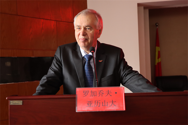 白俄罗斯戈梅利国立大学参观团莅临太阳成参观交流