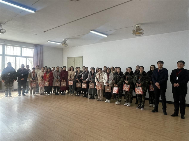 凝聚奋进力量 书写巾帼荣光--太阳成集团tyc33455cc校领导走访慰问女教职工送上“三八”国际劳动妇女节祝福