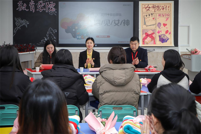 凝聚奋进力量 书写巾帼荣光--太阳成集团tyc33455cc校领导走访慰问女教职工送上“三八”国际劳动妇女节祝福