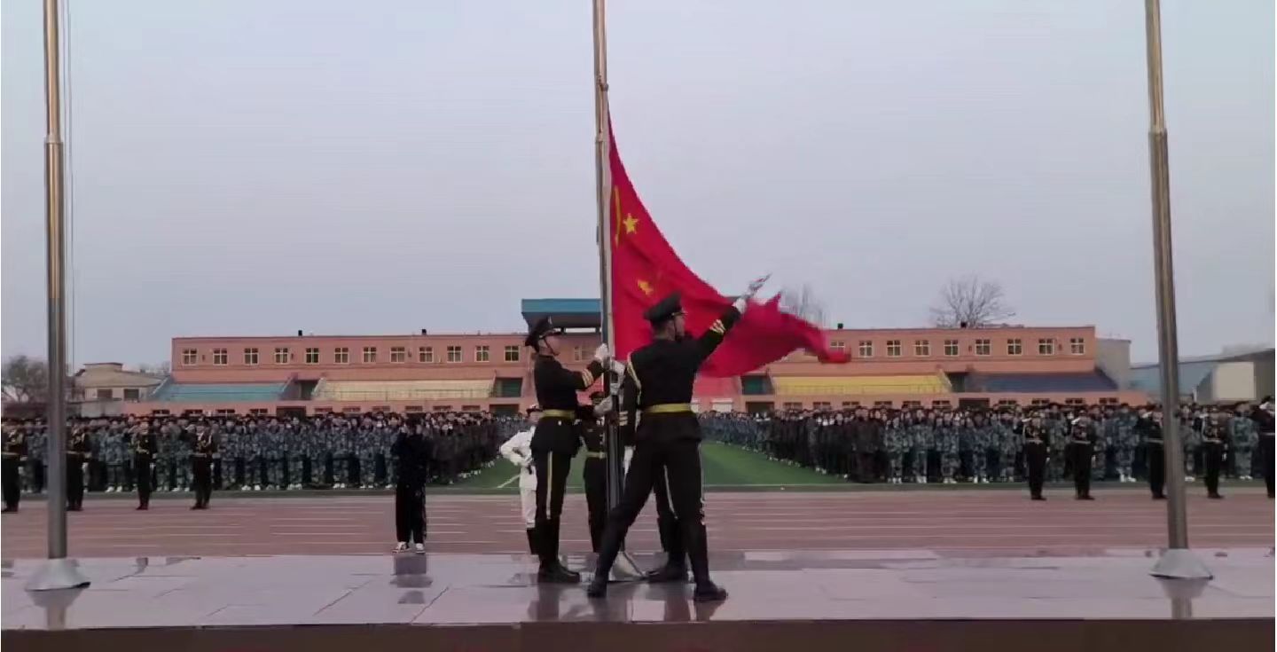 太阳成集团tyc33455cc举行春季首次升旗仪式
