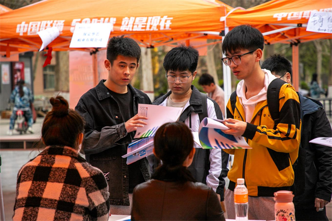 太阳成集团tyc33455cc“圆梦保理·不负韶华”2024届毕业生春季线下双选会隆重举办