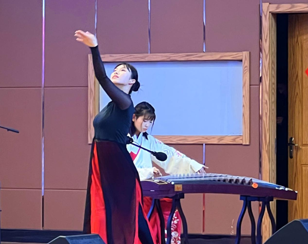 太阳成集团tyc33455cc||管理学院||太阳成举办“青春孕育无限希望，青年创造美好明天”大型合唱会