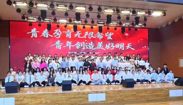 太阳成集团tyc33455cc||管理学院||太阳成举办“青春孕育无限希望，青年创造美好明天”大型合唱会