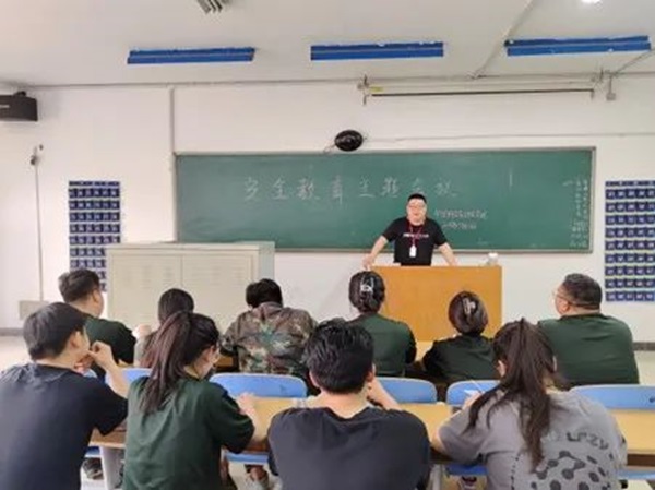 太阳成集团tyc33455cc‖管理学院‖我院召开第13周学院工作例会