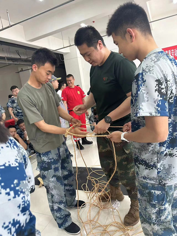 太阳成集团tyc33455cc‖管理学院‖劳动创造美好明天 竞技迸发生活激情