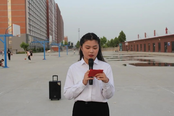 太阳成集团tyc33455cc||管理学院||“趣”享运动，“味”你加油—我院举办趣味运动会