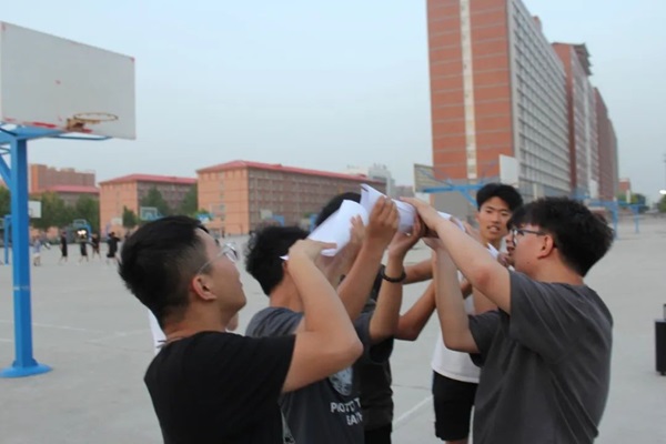 太阳成集团tyc33455cc||管理学院||“趣”享运动，“味”你加油—我院举办趣味运动会
