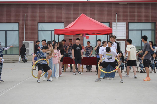 太阳成集团tyc33455cc‖管理学院‖我院举办“运动青春，快乐无限”趣味运动会