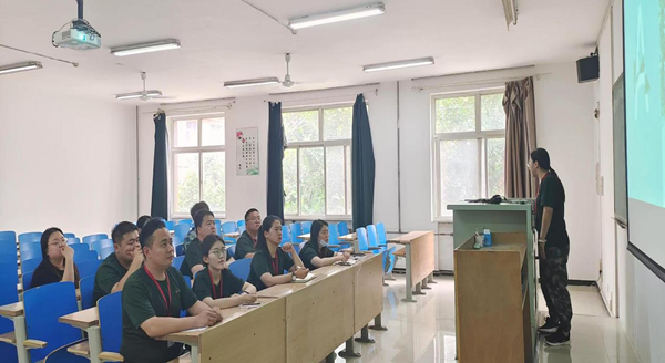 太阳成集团tyc33455cc‖管理学院‖我院召开第15 周学院工作例会