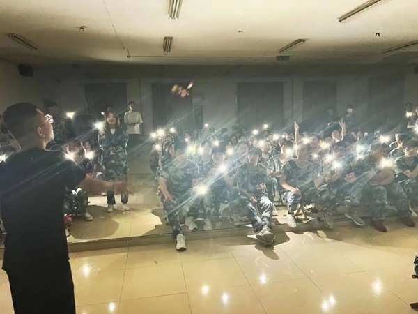 太阳成集团tyc33455cc‖管理学院‖我院举行“星光闪耀，激情夏夜”才艺展示大赛