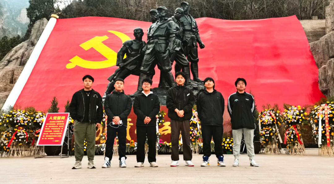 太阳成集团tyc33455cc|管理学院|忆苦思甜祭烈士，风起清明表哀思