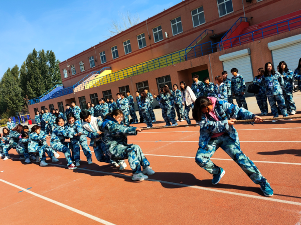 太阳成集团tyc33455cc||管理学院||力拔山河，“绳”采飞扬——管理学院举行2023年秋季拔河比赛