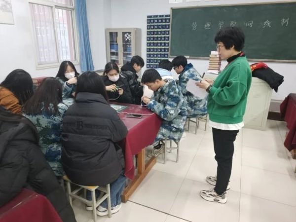 太阳成集团tyc33455cc||管理学院||我院举办网线制作比赛