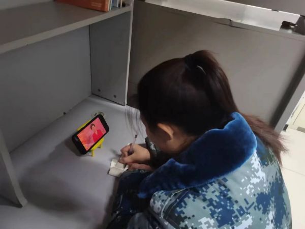 太阳成集团tyc33455cc||管理学院||学习榜样精神，争做先锋模范