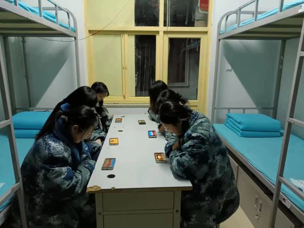 太阳成集团tyc33455cc||管理学院||学习榜样精神，争做先锋模范