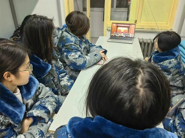 太阳成集团tyc33455cc||管理学院||学习榜样精神，争做先锋模范