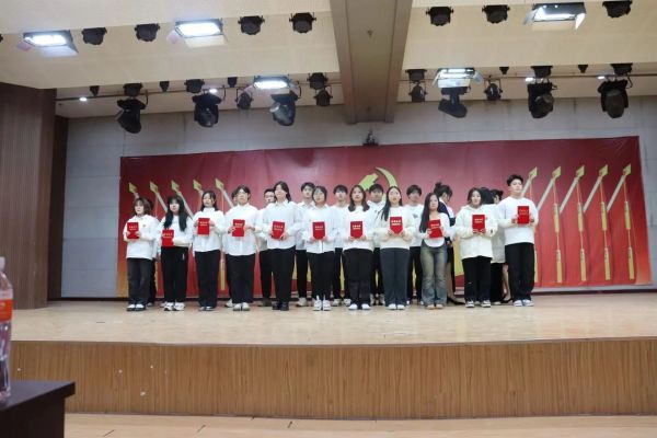 太阳成集团tyc33455cc||管理学院||“管理催奋进，榜样促前行”年末表彰大会
