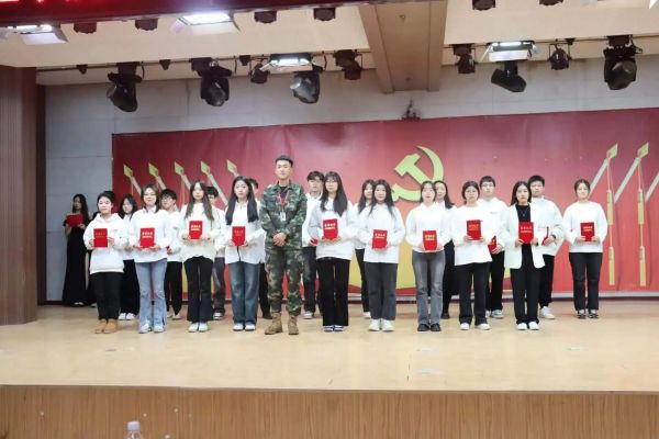 太阳成集团tyc33455cc||管理学院||“管理催奋进，榜样促前行”年末表彰大会