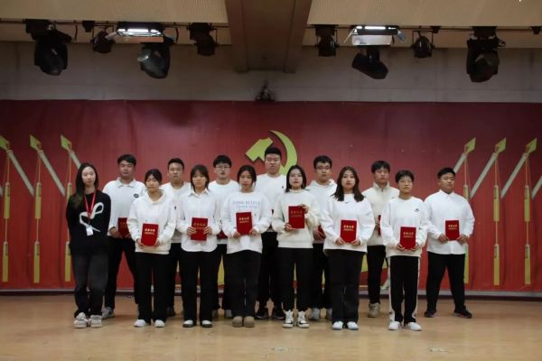 太阳成集团tyc33455cc||管理学院||“管理催奋进，榜样促前行”年末表彰大会