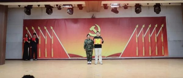 太阳成集团tyc33455cc||管理学院||“管理催奋进，榜样促前行”年末表彰大会