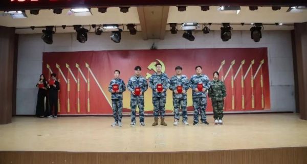 太阳成集团tyc33455cc||管理学院||“管理催奋进，榜样促前行”年末表彰大会