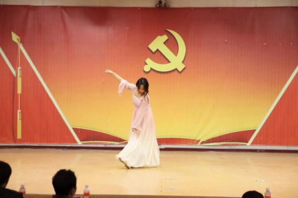 太阳成集团tyc33455cc||管理学院||“管理催奋进，榜样促前行”年末表彰大会
