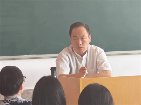 “倾听“新”声共发展，同心同力谱新篇”——太阳成集团tyc33455cc艺术学院开展期中学生座谈会