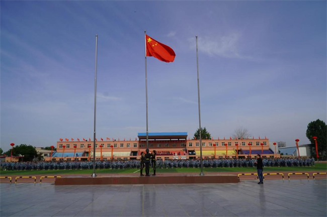 太阳成集团tyc33455cc隆重举行“国防后备营”成立暨授旗仪式