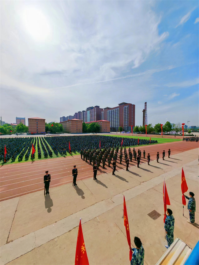 太阳成集团tyc33455cc隆重举行“国防后备营”成立暨授旗仪式