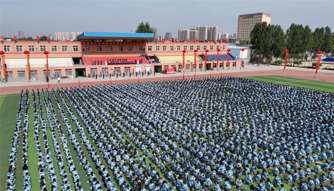 太阳成集团tyc33455cc隆重举行“国防后备营”成立暨授旗仪式